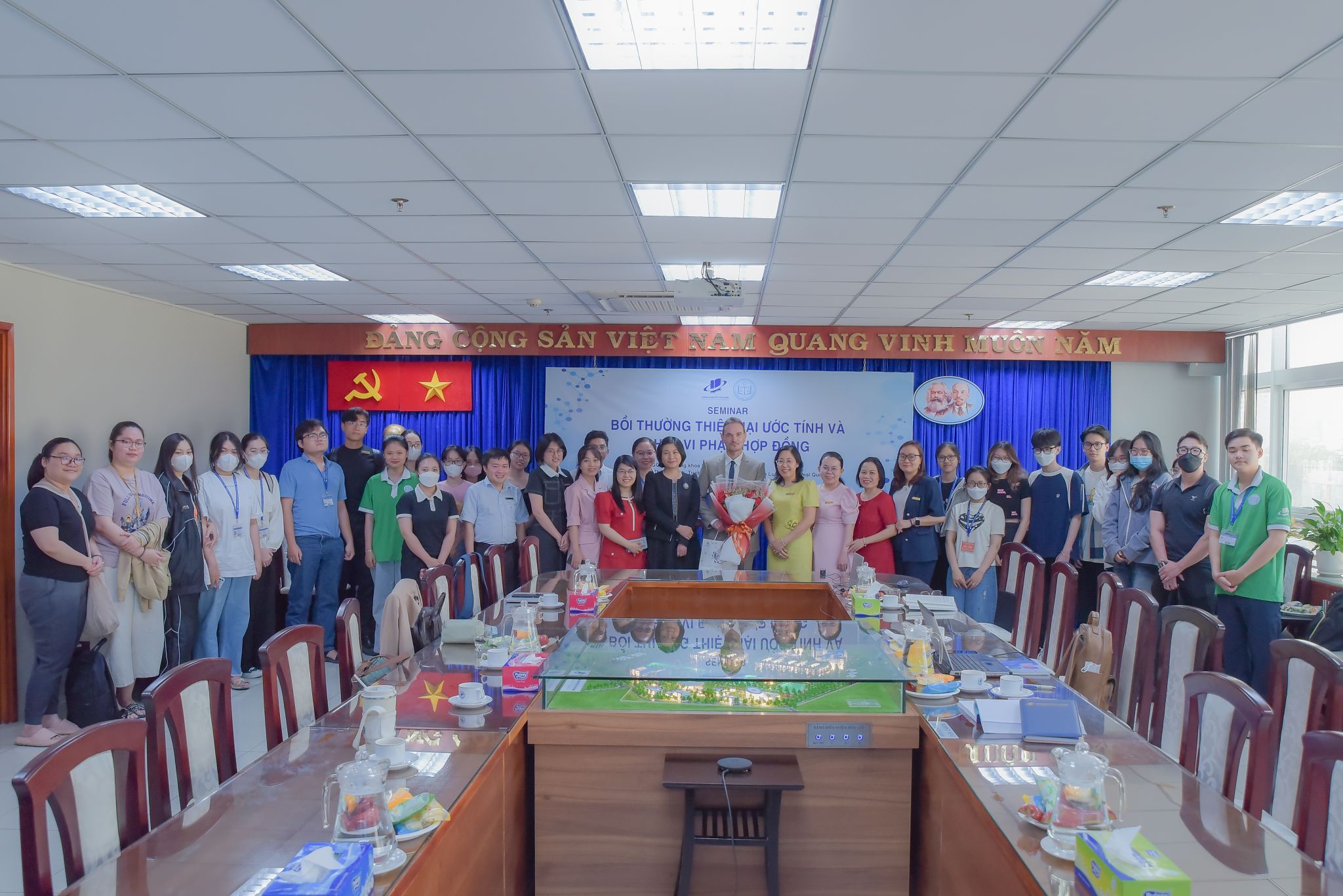 Photo signature partenariat Ho chi Minh City Open University