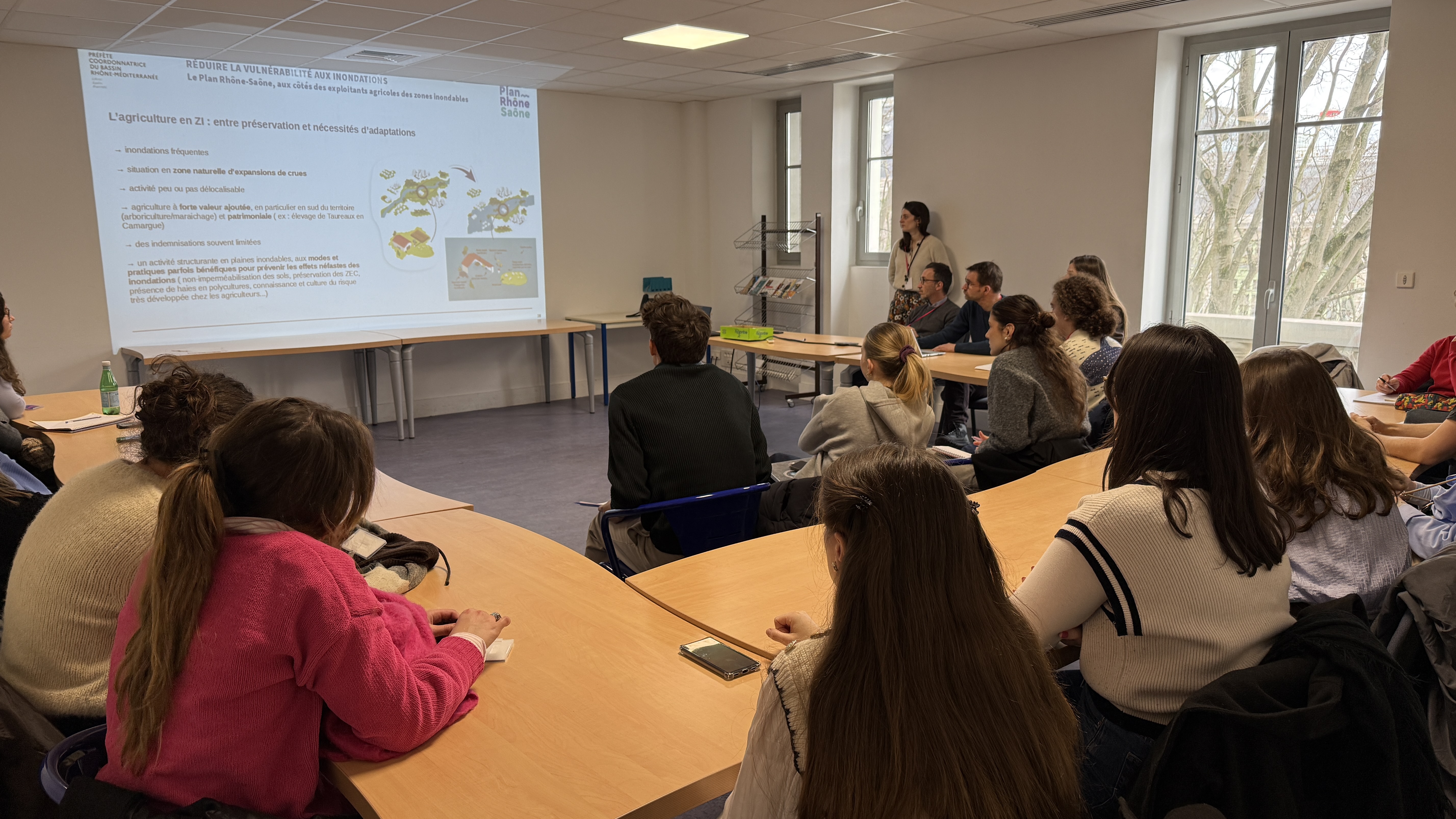 Photo étudiants découverts des dispositifs de l'État