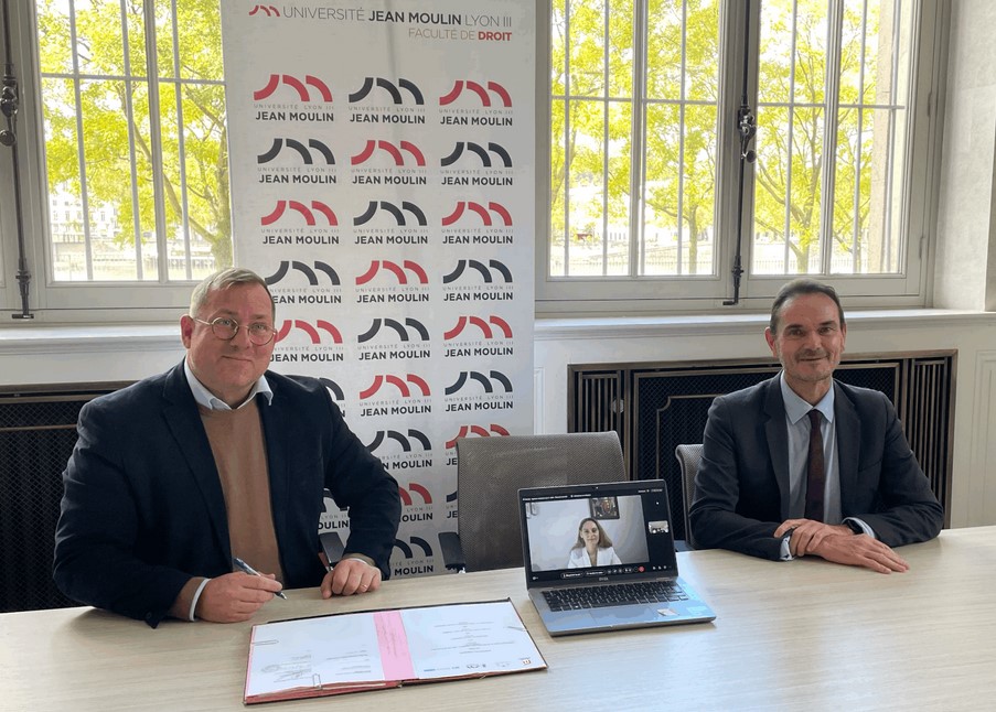 Signature partenariat international logement durable